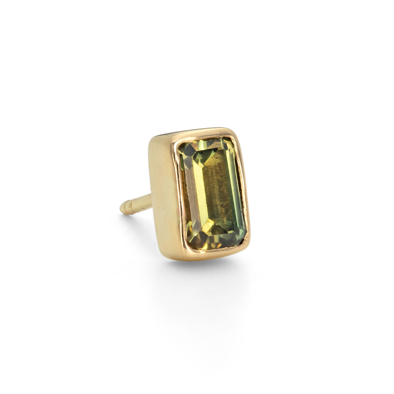 A single gold stud earring with a green square-shaped sapphire centrepiece.