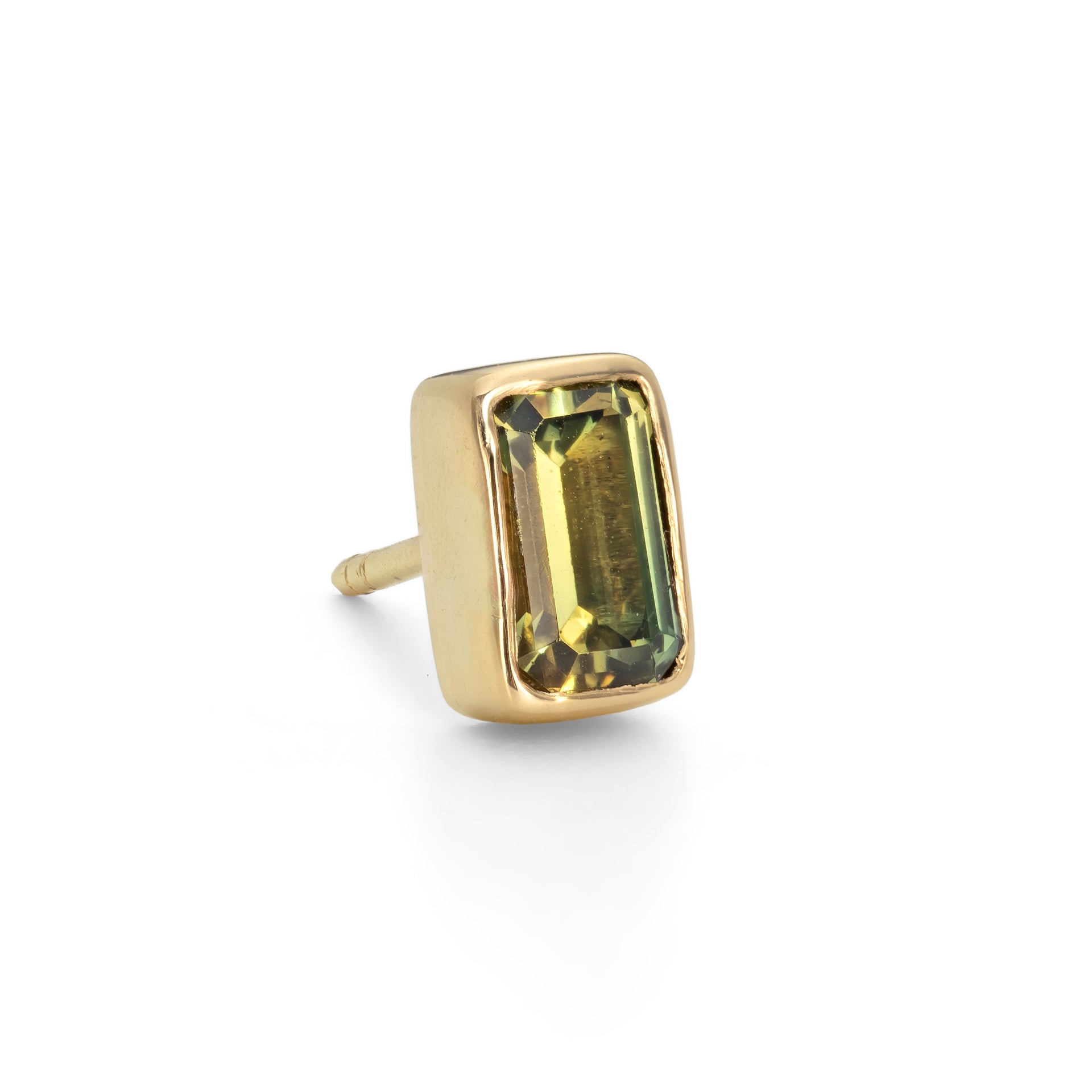 A single gold stud earring with a green square-shaped sapphire centrepiece.